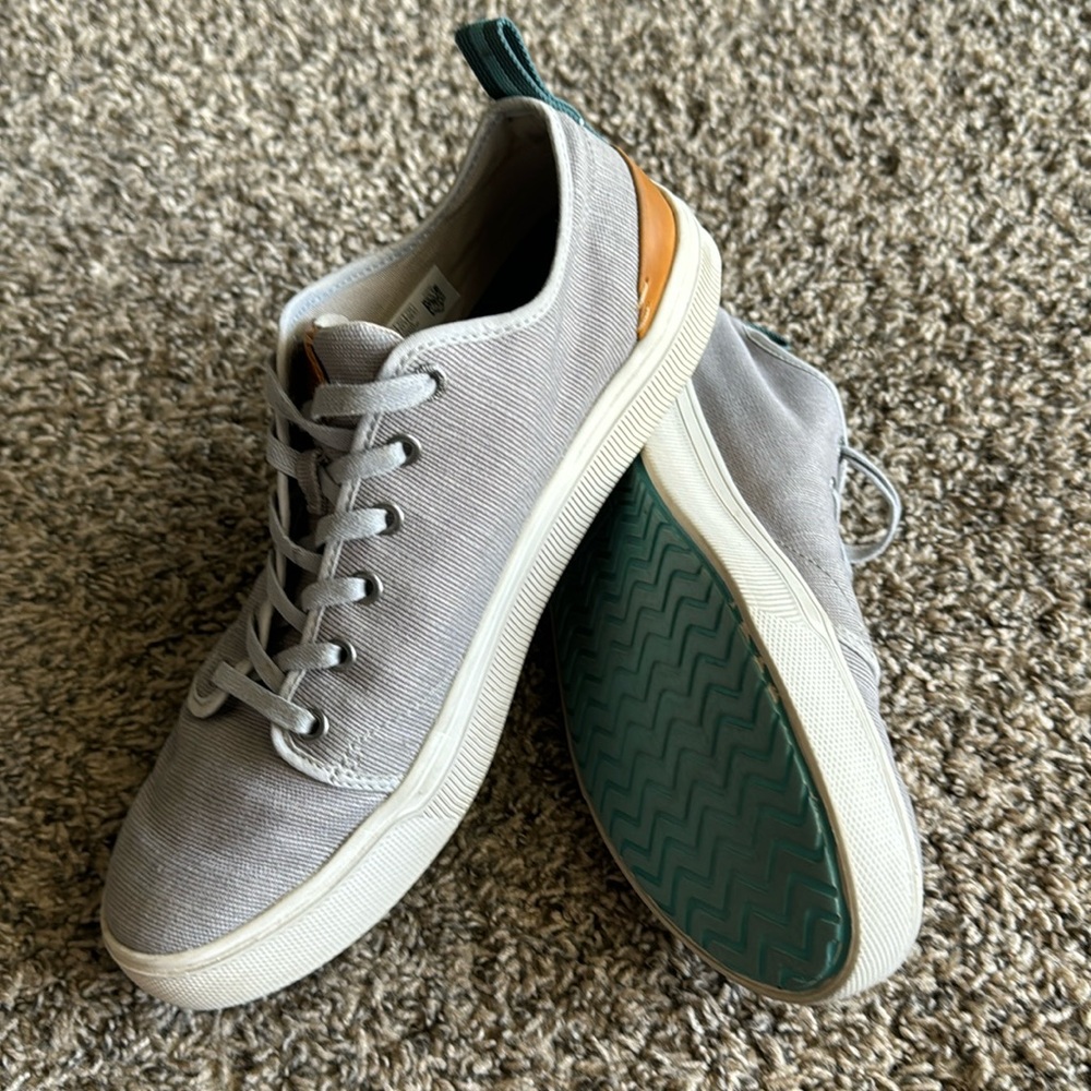 TOMS men’s casual shoe, size 10.5